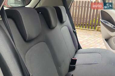 Хэтчбек Renault Zoe 2016 в 