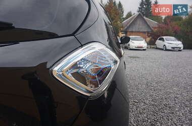 Хэтчбек Renault Zoe 2015 в 