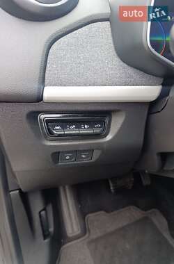Хэтчбек Renault Zoe 2021 в 