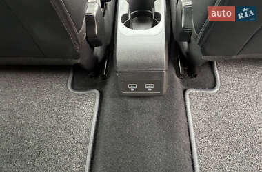 Хэтчбек Renault Zoe 2021 в 