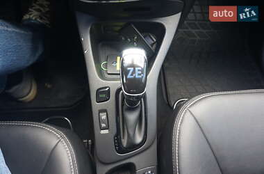 Хэтчбек Renault Zoe 2019 в 
