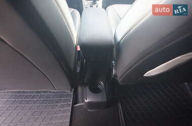Хэтчбек Renault Zoe 2019 в 