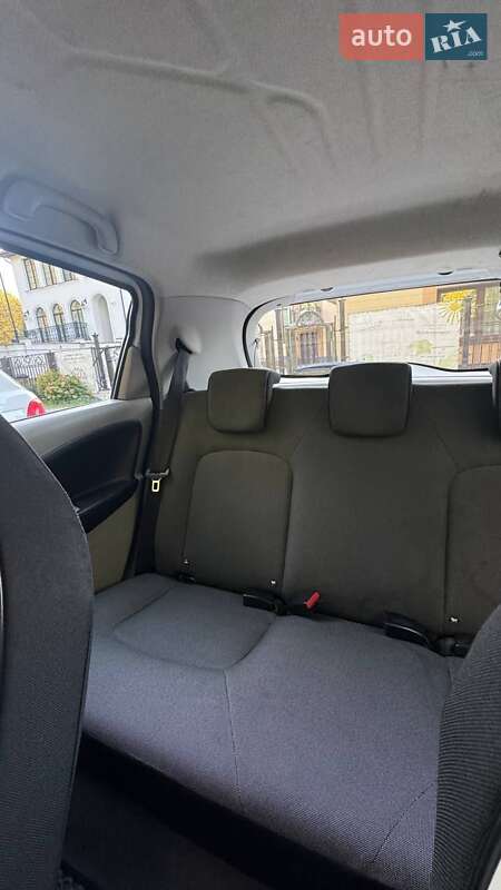 Хэтчбек Renault Zoe 2016 в Львове