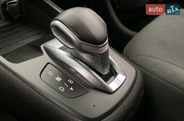Хэтчбек Renault Zoe 2020 в 