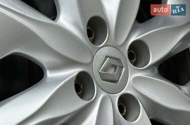 Хэтчбек Renault Zoe 2013 в 