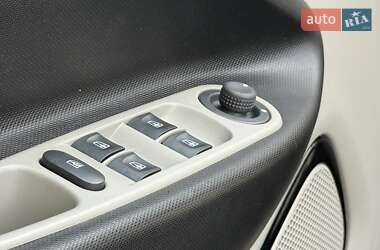 Хэтчбек Renault Zoe 2013 в 