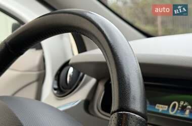 Хэтчбек Renault Zoe 2013 в 