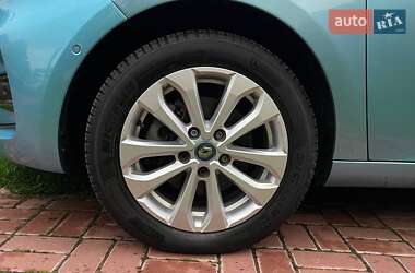 Хэтчбек Renault Zoe 2020 в 