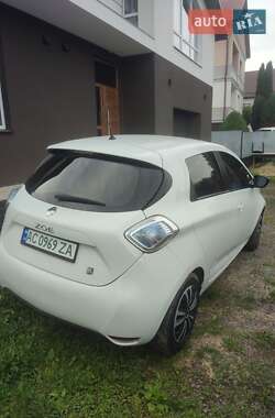 Хэтчбек Renault Zoe 2015 в 