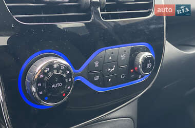 Хэтчбек Renault Zoe 2016 в 