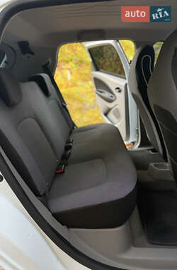 Хетчбек Renault Zoe 2013 в  фото 21 Хетчбек Renault Zoe 2013 в