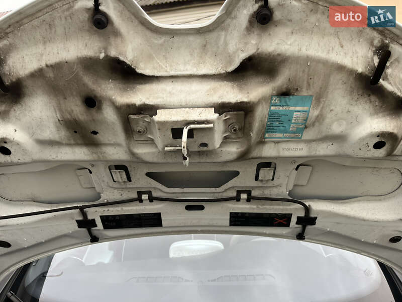 Хетчбек Renault Zoe 2013 в Звягелі фото 34 Хетчбек Renault Zoe 2013 в Звягелі