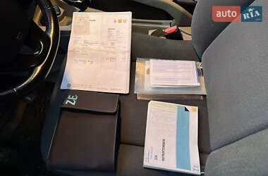 Хетчбек Renault Zoe 2015 в 