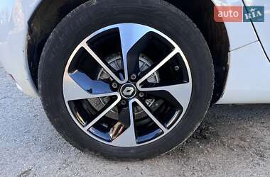 Хэтчбек Renault Zoe 2017 в 