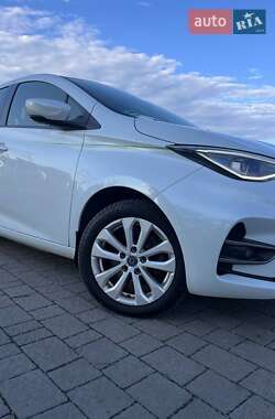 Хэтчбек Renault Zoe 2021 в 