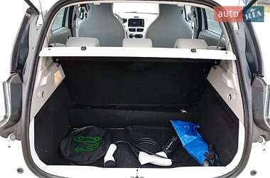 Хетчбек Renault Zoe 2014 в  фото 10 Хетчбек Renault Zoe 2014 в