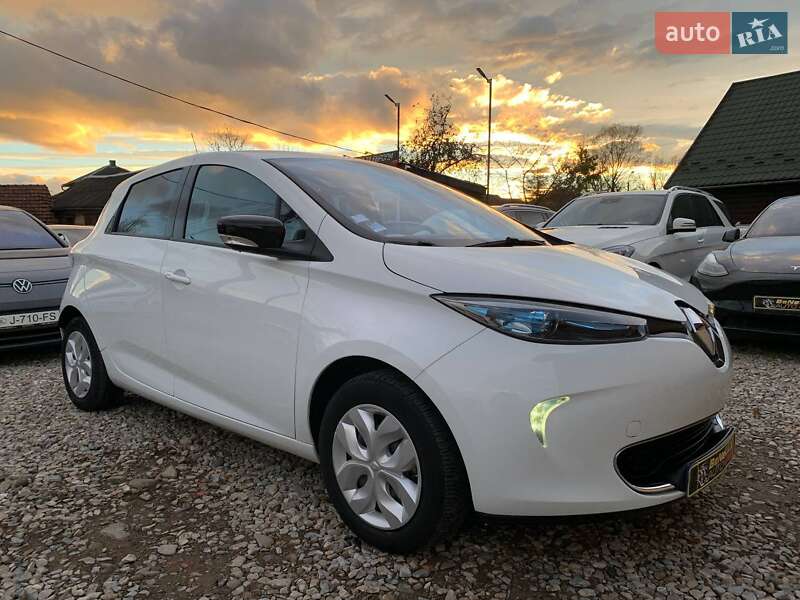 Хетчбек Renault Zoe 2015 в  фото Хетчбек Renault Zoe 2015 в