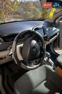 Хэтчбек Renault Zoe 2015 в 