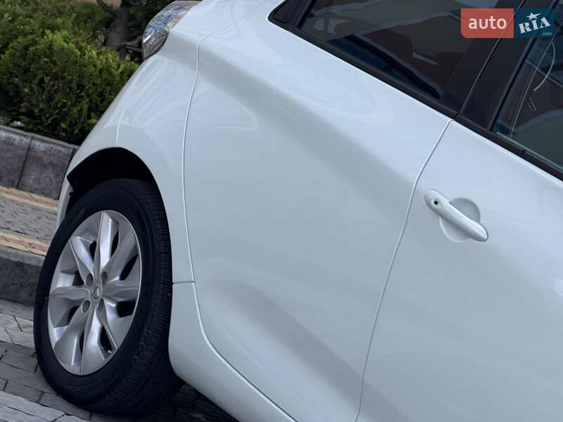 Хетчбек Renault Zoe 2013 в Дрогобичі
