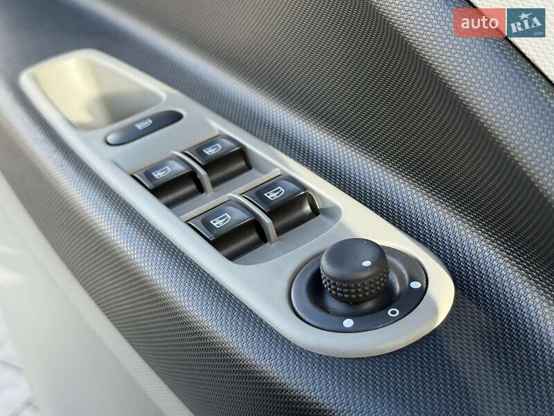 Хетчбек Renault Zoe 2013 в Дрогобичі