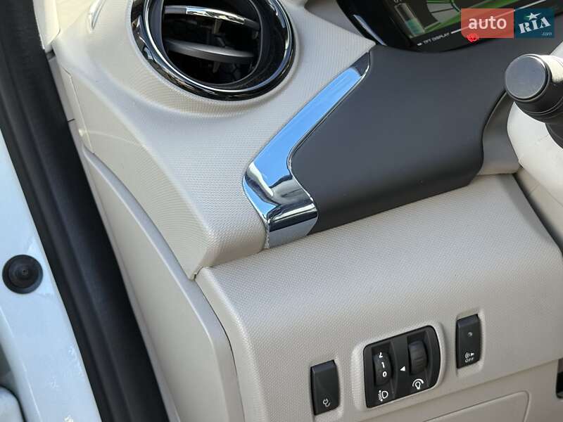 Хетчбек Renault Zoe 2013 в Дрогобичі