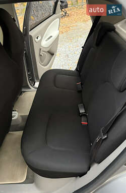 Хэтчбек Renault Zoe 2016 в 