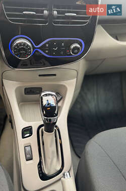 Хетчбек Renault Zoe 2015 в 