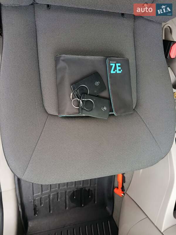 Хэтчбек Renault Zoe 2014 в Львове фото 12 Хэтчбек Renault Zoe 2014 в Львове