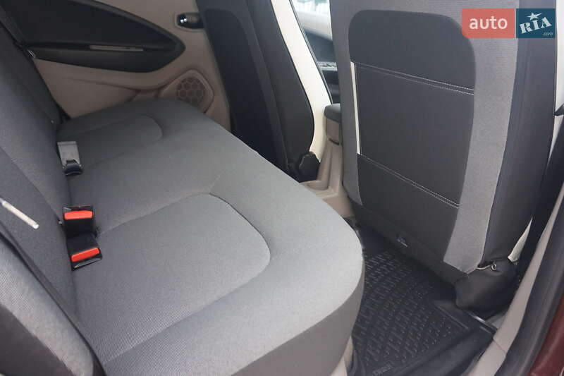 Хэтчбек Renault Zoe 2015 в Самборе