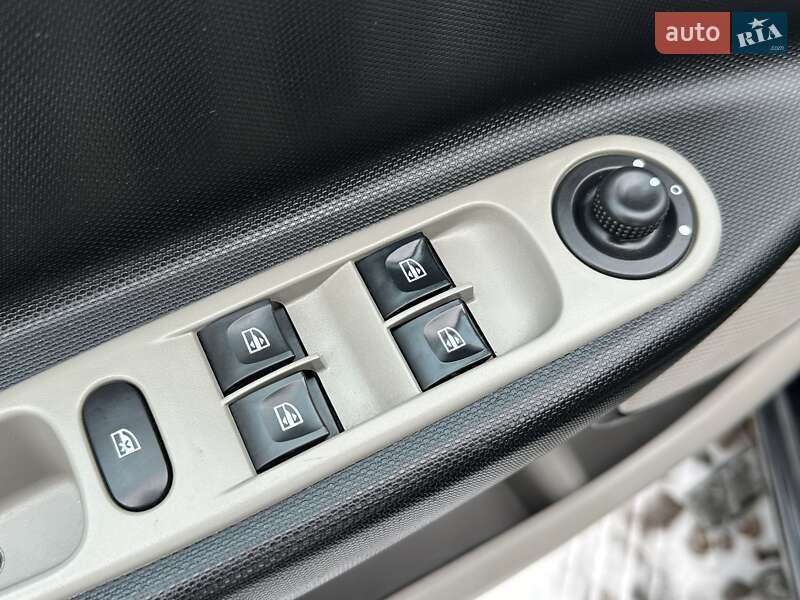 Хэтчбек Renault Zoe 2014 в Ровно фото 45 Хэтчбек Renault Zoe 2014 в Ровно