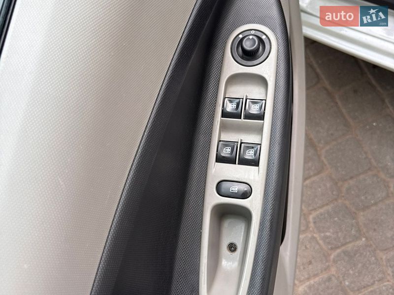 Хэтчбек Renault Zoe 2015 в Львове