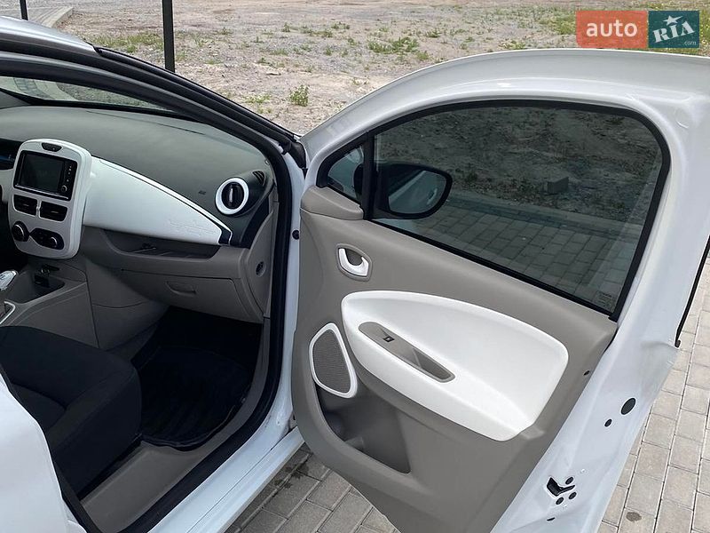 Хэтчбек Renault Zoe 2016 в Дубно