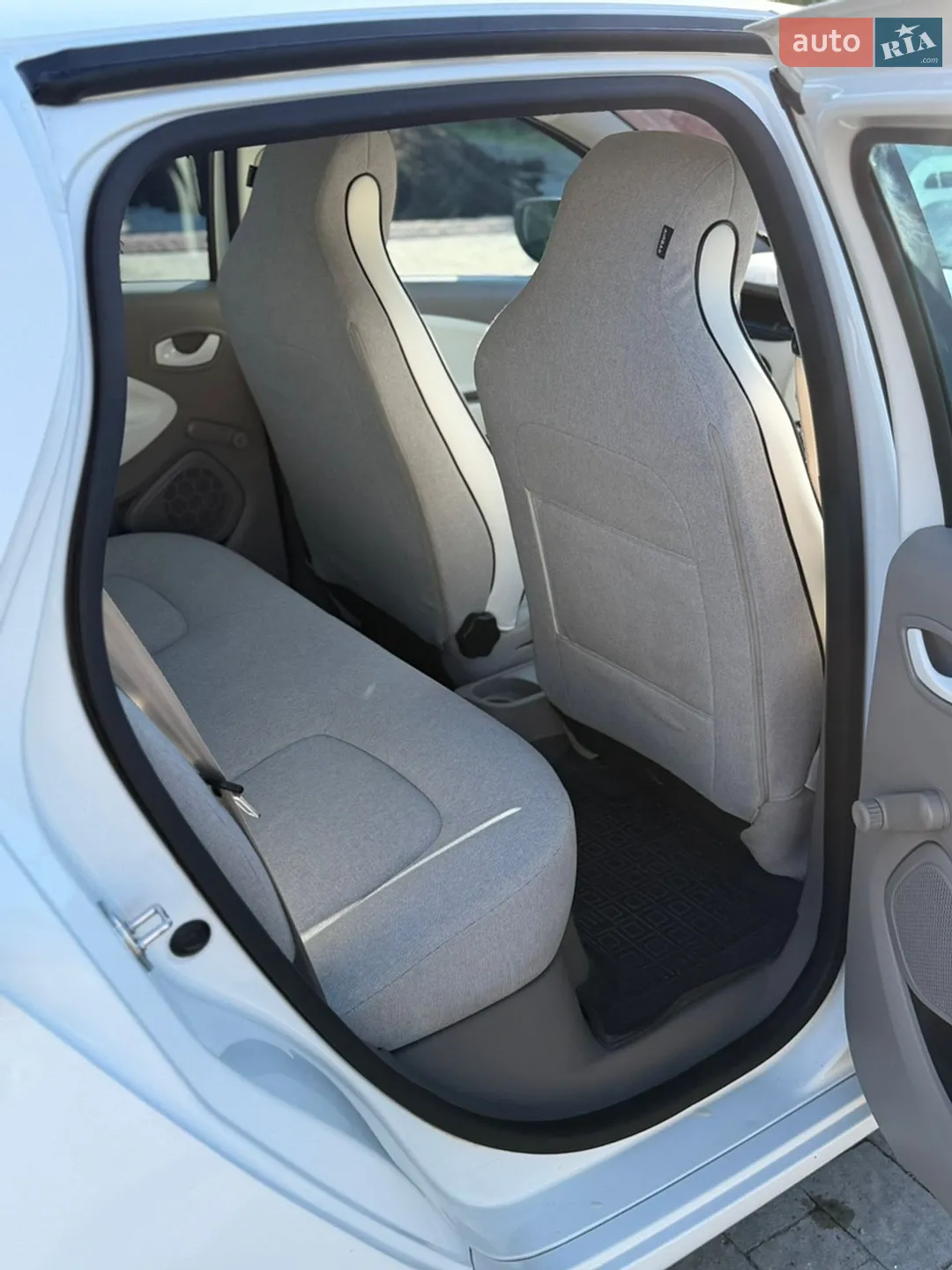 2015 Renault ZOE - мініатюра 15