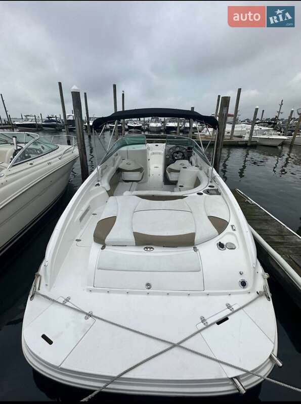 Моторная яхта Rinker Captiva Bowriders 2010 в Киеве