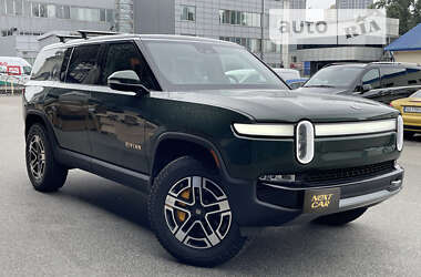 Внедорожник / Кроссовер Rivian R1S 2023 в 