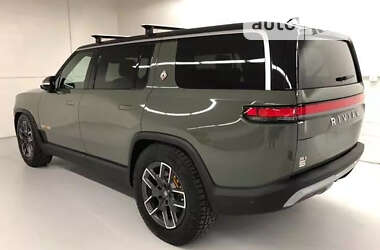 Седан Rivian R1S 2024 в 