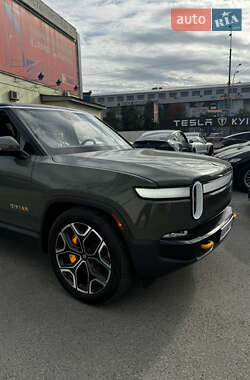 Внедорожник / Кроссовер Rivian R1S 2022 в 