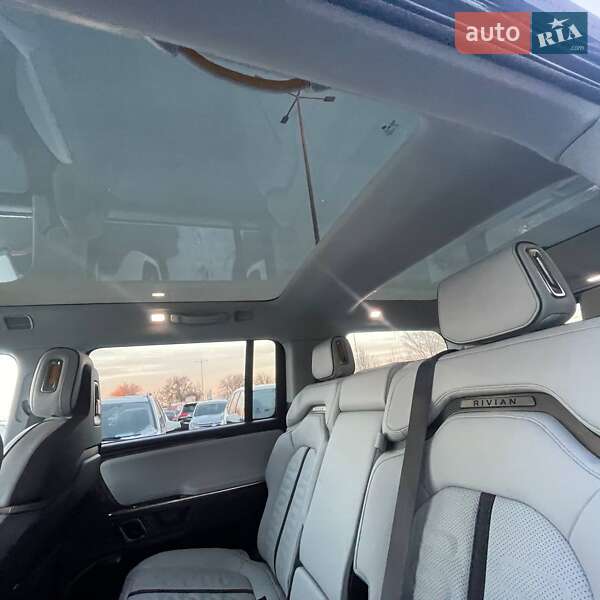 Внедорожник / Кроссовер Rivian R1S 2023 в Днепре