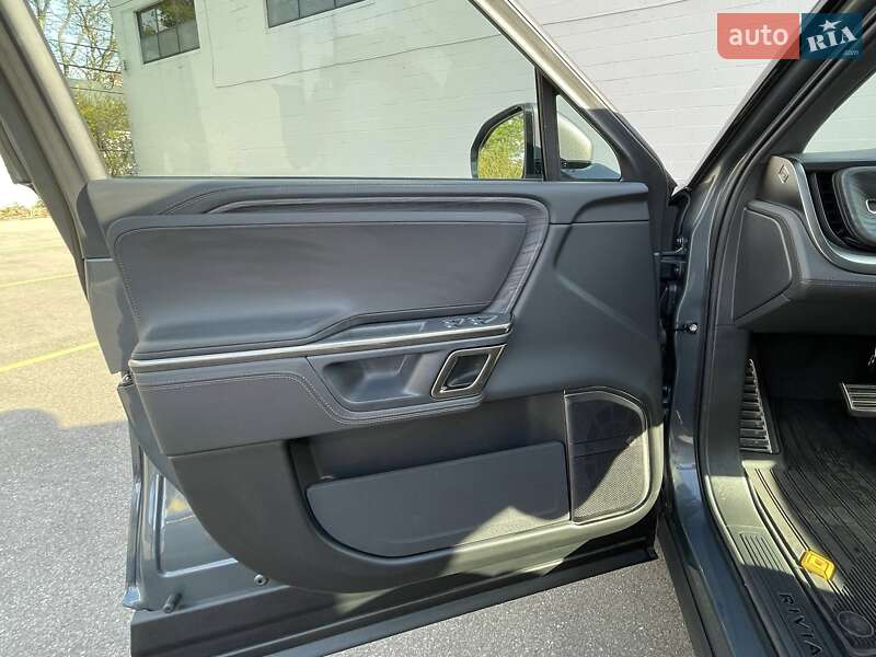 Внедорожник / Кроссовер Rivian R1S 2023 в Одессе
