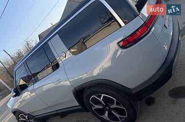 Внедорожник / Кроссовер Rivian R1S 2023 в 