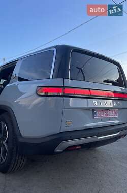 Внедорожник / Кроссовер Rivian R1S 2023 в 