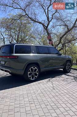 Внедорожник / Кроссовер Rivian R1S 2023 в 