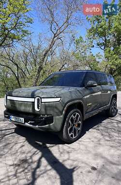 Внедорожник / Кроссовер Rivian R1S 2023 в 