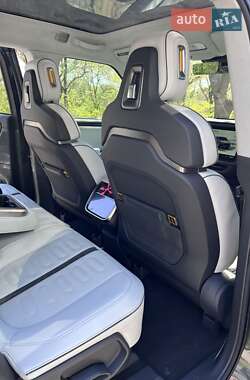 Внедорожник / Кроссовер Rivian R1S 2023 в 