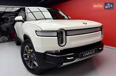 Внедорожник / Кроссовер Rivian R1S 2023 в 