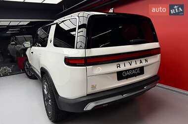 Внедорожник / Кроссовер Rivian R1S 2023 в 