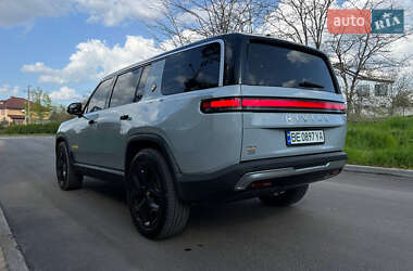 Позашляховик / Кросовер Rivian R1S 2023 в 