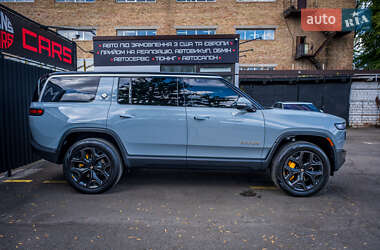Позашляховик / Кросовер Rivian R1S 2023 в 