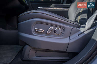 Позашляховик / Кросовер Rivian R1S 2023 в 