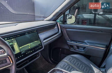 Позашляховик / Кросовер Rivian R1S 2023 в 